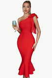 Vestido de cocktail vermelho de um ombro sereia com nó de laço