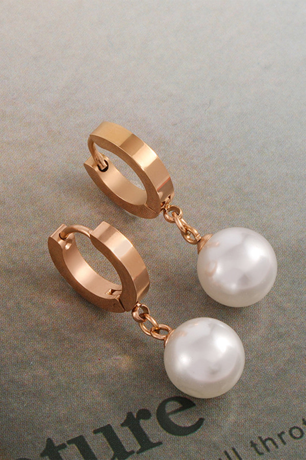 Brincos de pérolas de estilo simples