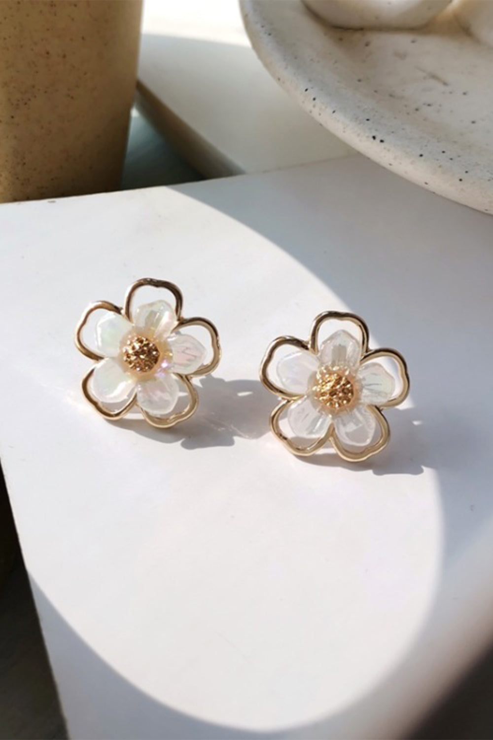 Brincos de Flores Brancas