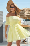 Bonito uma linha fora do vestido de regresso a casa amarelo ombro