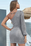 Vestido de coquetel cinzento de ombro de sheath