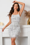 Vestido de homecoming apertado de lantejoulas prateadas com franjas