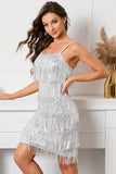 Vestido de homecoming apertado de lantejoulas prateadas com franjas