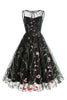 Carregar imagem no visualizador da galeria, Um vestido vintage preto de joia de linha com bordado