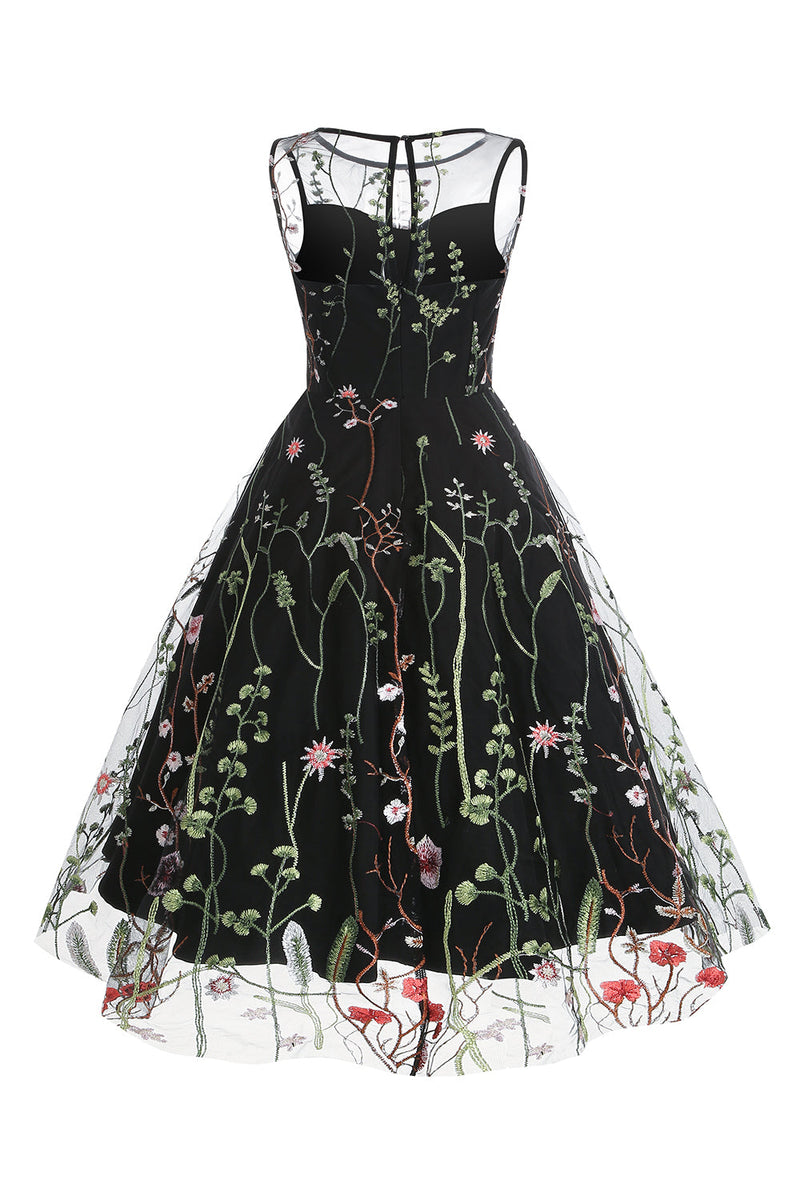 Carregar imagem no visualizador da galeria, Um vestido vintage preto de joia de linha com bordado