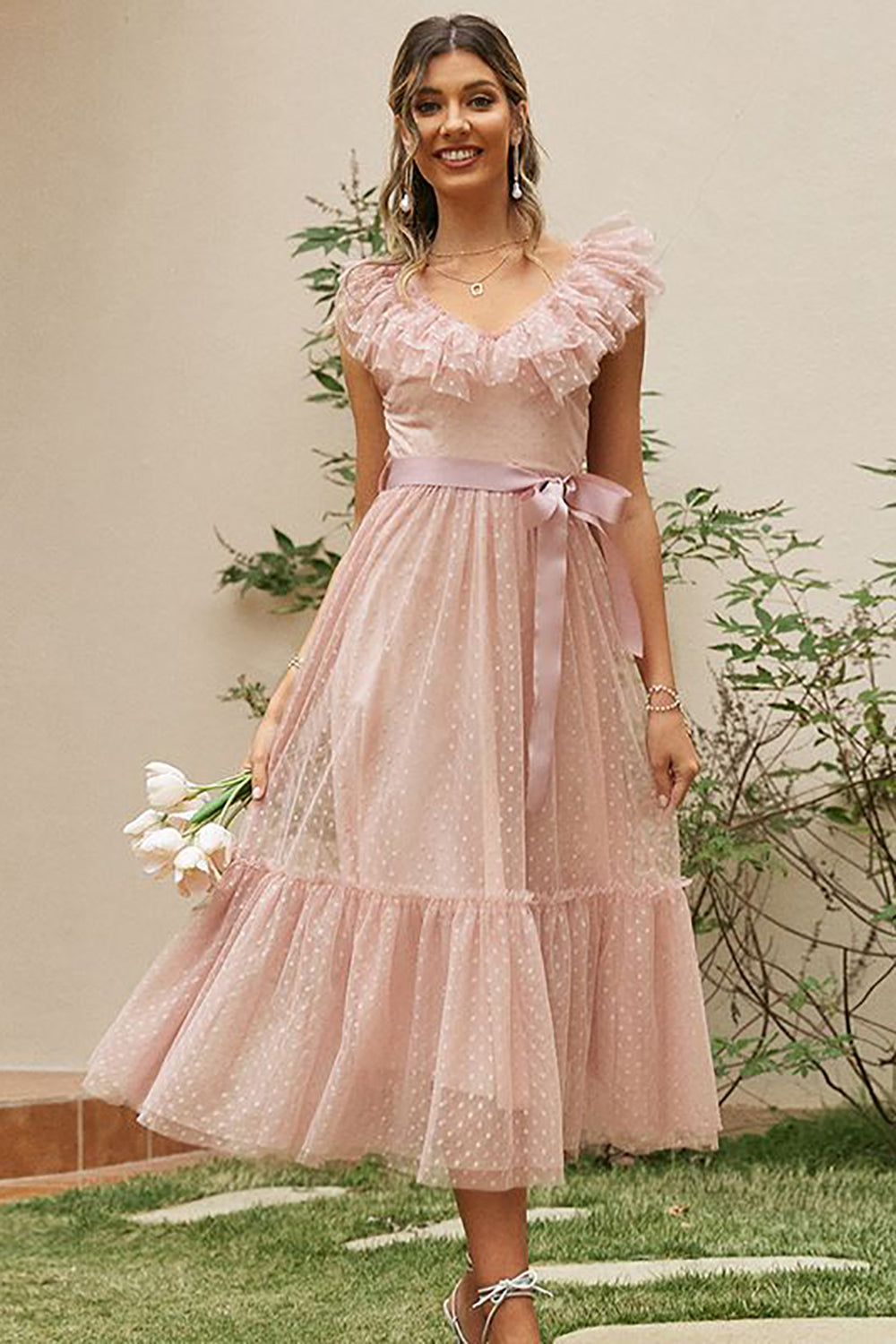 Vestido de festa com cinto rosa folhos