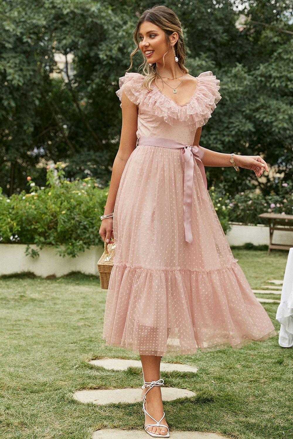 Vestido de festa com cinto rosa folhos