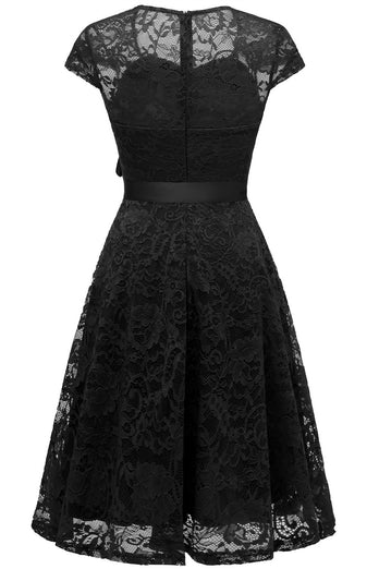Vestido de festa de renda preta com mangas
