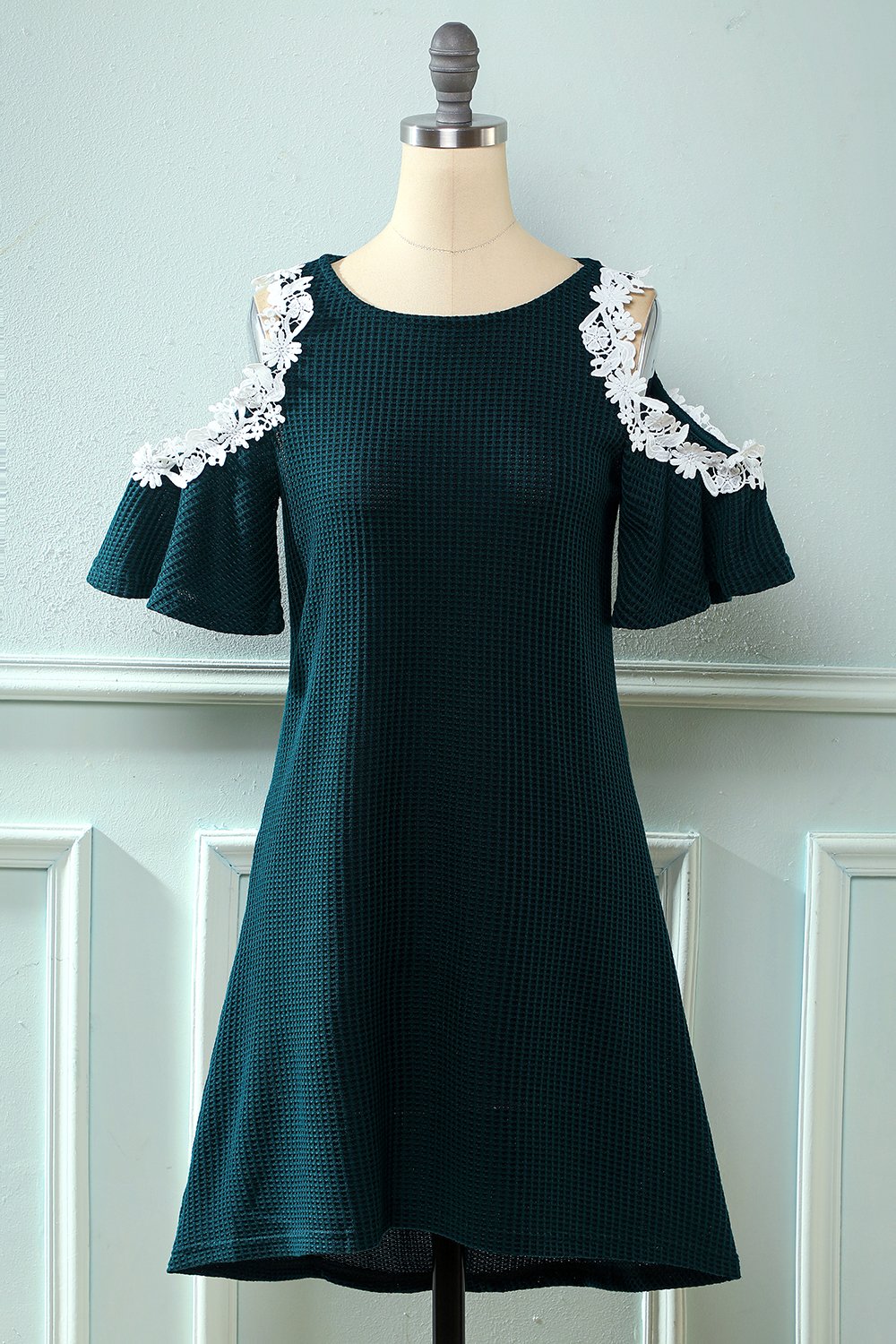 Vestido de malha de ombro frio preto com apliques
