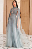 Luxuoso um vestido de festa de pescoço alto de linha com missangas