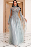 Luxuoso um vestido de festa de pescoço alto de linha com missangas