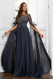 Lindo um vestido de mãe cinza escuro da linha com apliques