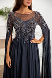 Lindo um vestido de mãe cinza escuro da linha com apliques