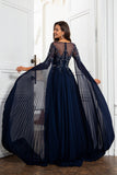 Lindo um vestido de mãe cinza escuro da linha com apliques