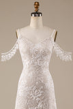 Vestido de noiva de renda de marfim com franjas
