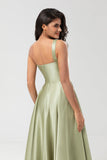 Um ombro cetim vestido verde dama de honra com bolsos