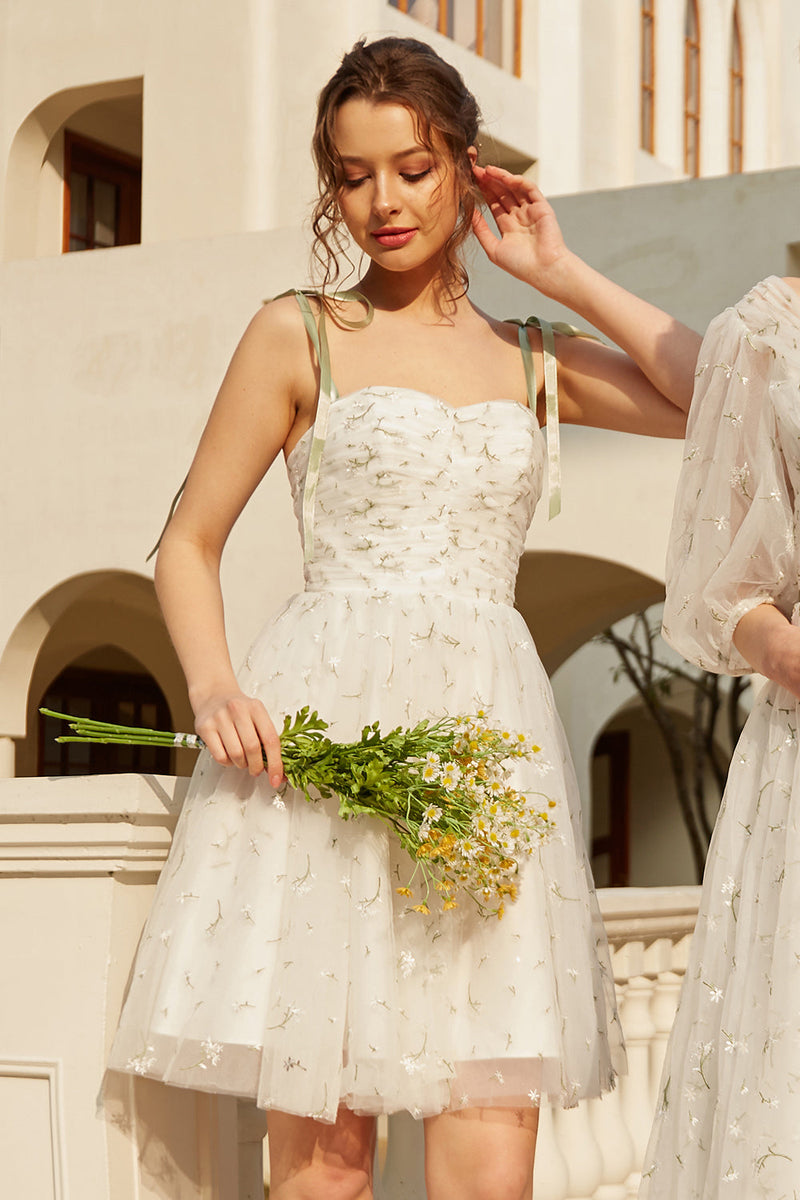 Carregar imagem no visualizador da galeria, Elegante spaghetti tiras vestido de homecoming curto branco com bordado