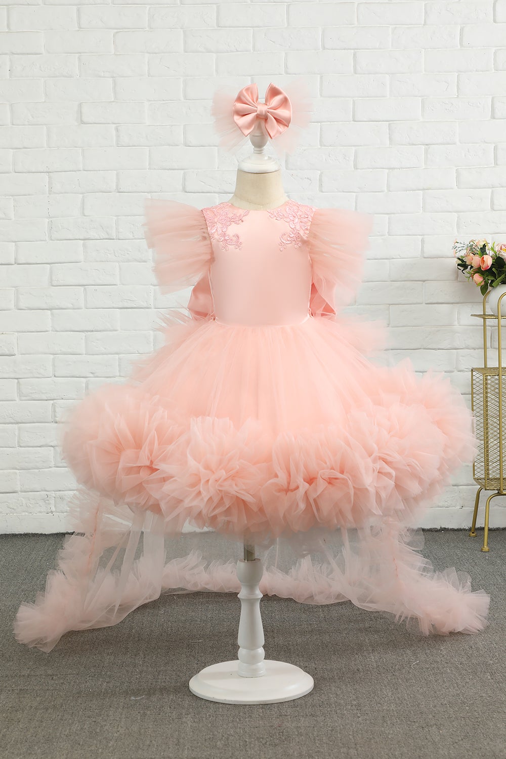 Rosa-alto-baixo tulle flor menina vestido com arco