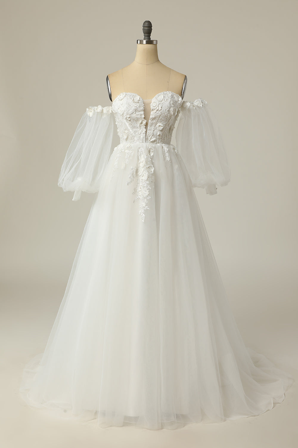 Uma linha fora do ombro marfim vestido nupcial com mangas compridas