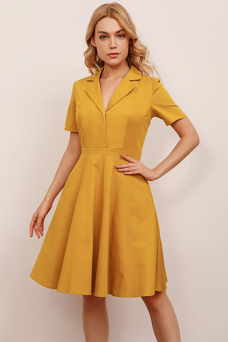 Vestido amarelo dos anos 50 da lapela