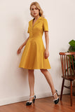 Vestido amarelo dos anos 50 da lapela