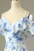 Carregar imagem no visualizador da galeria, Uma linha fora do ombro azul floral imprimir longo vestido de dama de honra