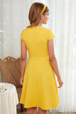 Buraco amarelo do vestido redondo do pescoço vintage