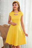 Buraco amarelo do vestido redondo do pescoço vintage