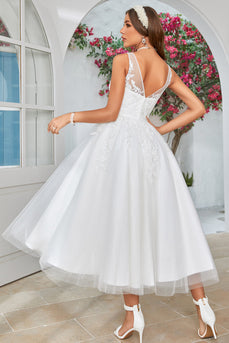 Vestido de noiva branco de tule de bezerro médio com renda